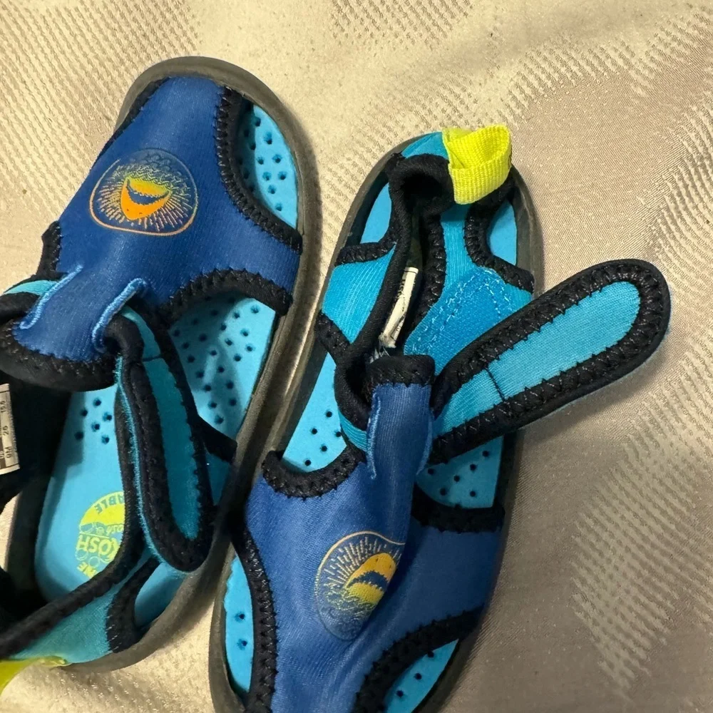 Kids Blue Water Shoes. Never Worn.  Osh kosh so great quality! 9M